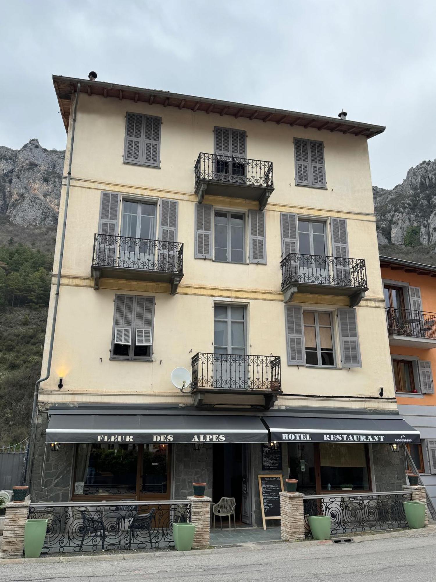 Hotel Fleur Des Alpes La Brigue Buitenkant foto